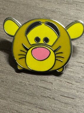 5/$25 Disney Winnie The Pooh Tigger Tsum Tsum Pin